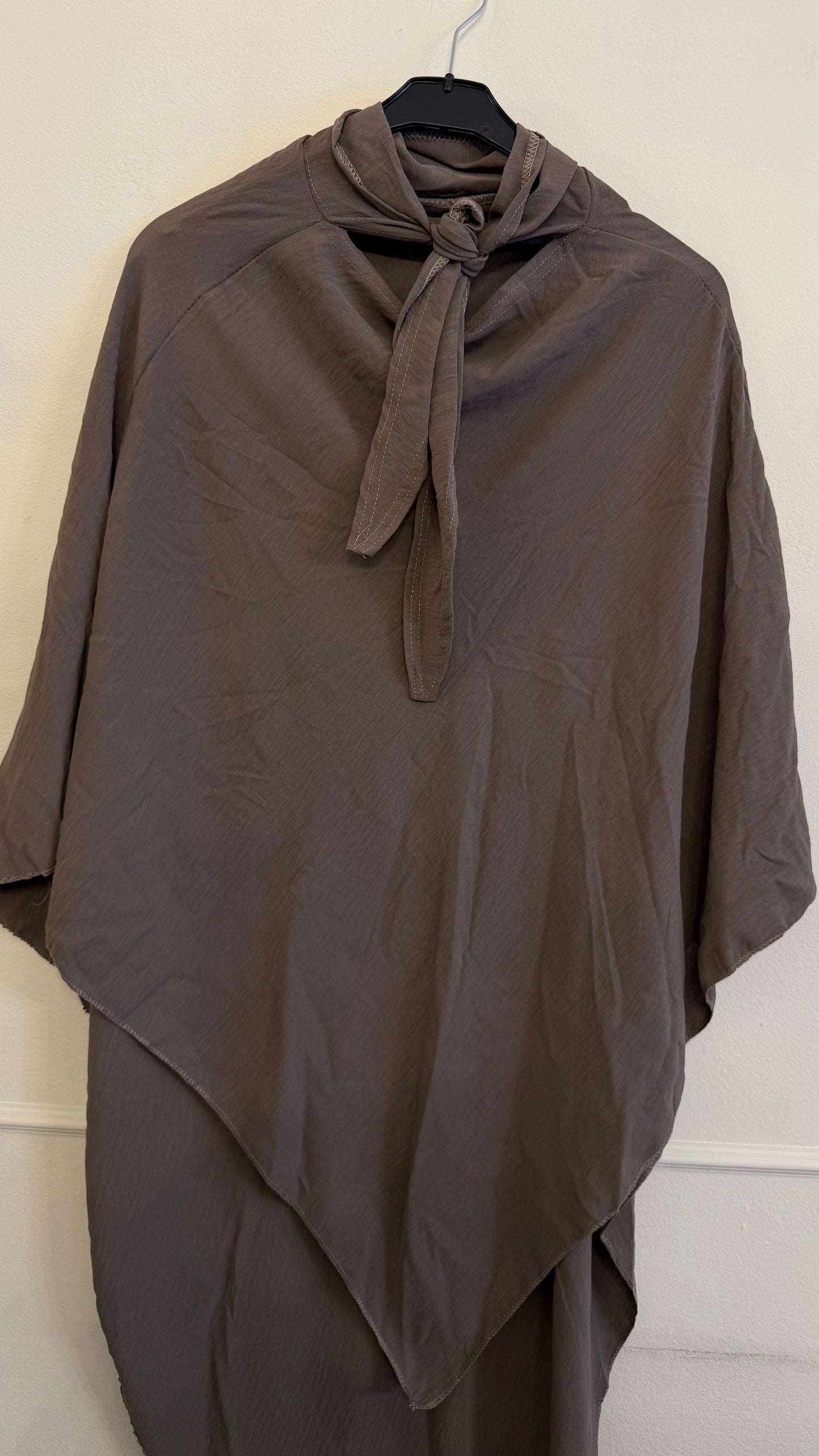 Tie-back khimaar jazz taupe